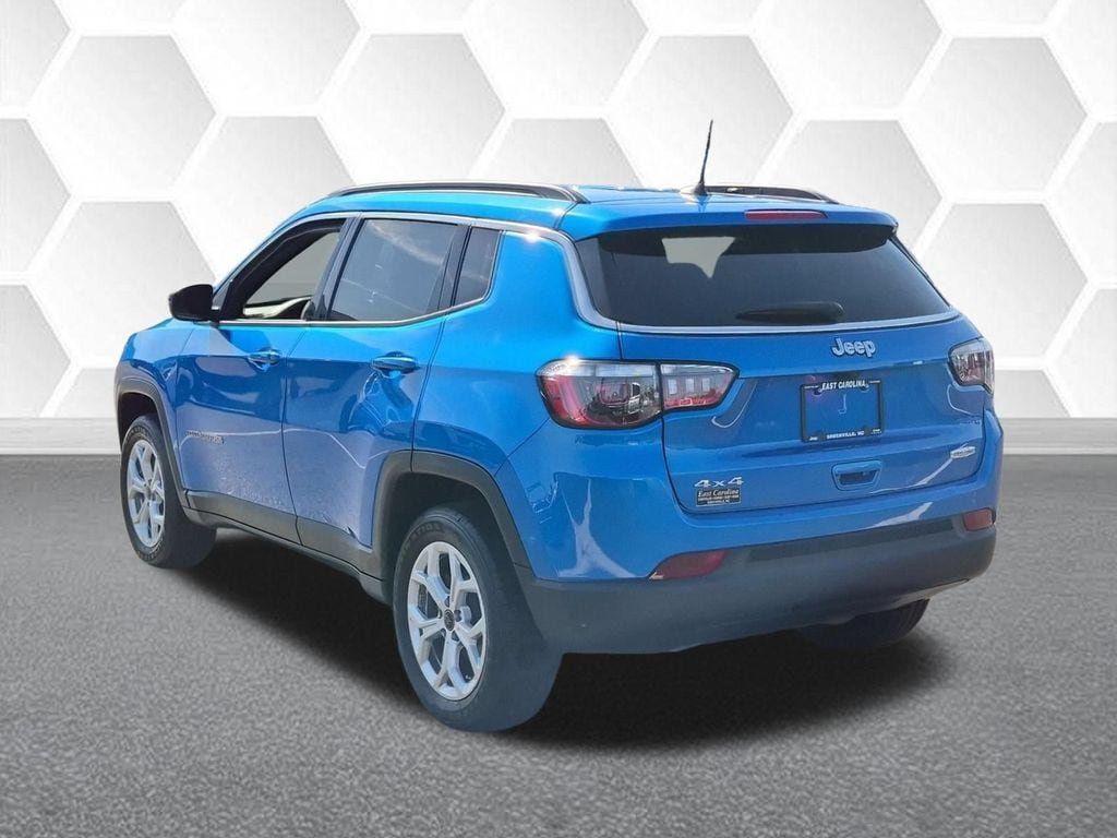 Certified 2025 Jeep Compass Latitude AWD/4WD image 5