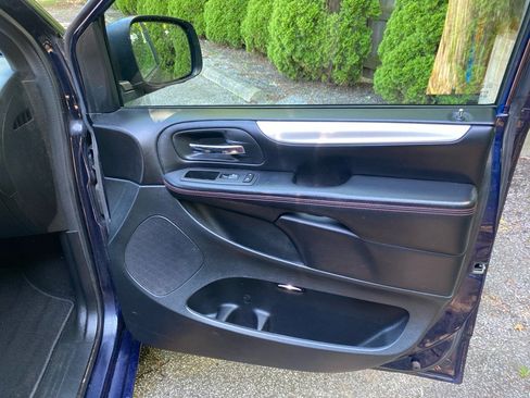 Used 2016 Dodge Grand Caravan R/T FWD image 21