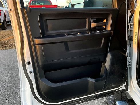 Used 2022 RAM 2500 Tradesman w/ Chrome Appearance Group image 21