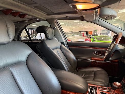 Used 2005 Maybach 57 RWD image 18