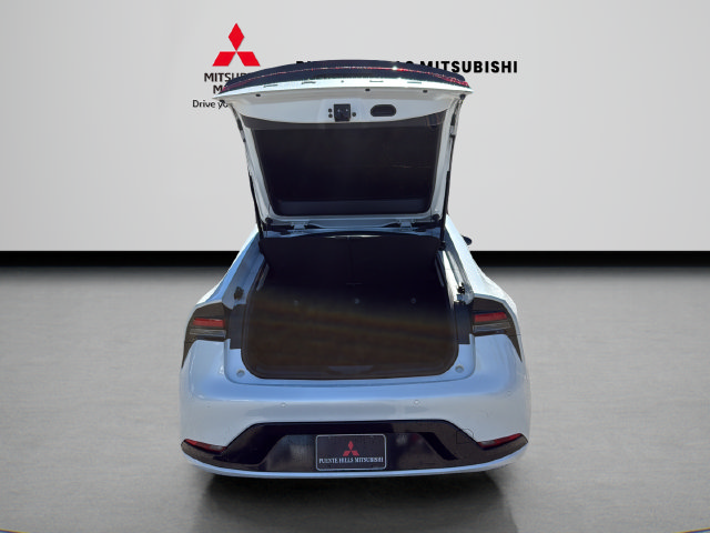 Used 2024 Toyota Prius XLE FWD image 9