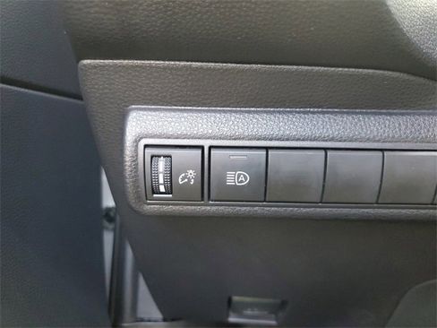 Used 2025 Toyota Corolla LE image 28