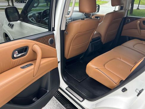 Used 2016 INFINITI QX80 4WD w/ All Season Package image 12