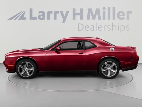 Used 2017 Dodge Challenger SXT Plus RWD image 3