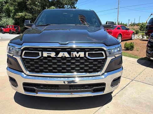 Used 2025 RAM 1500 Big Horn AWD/4WD image 3
