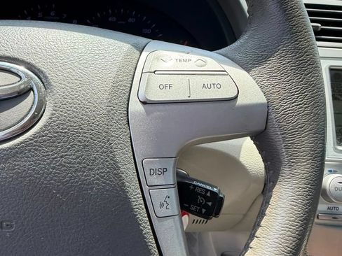 Used 2011 Toyota Camry XLE w/ SE/XLE Extra-Value Pkg FWD image 20