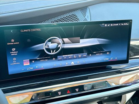 New 2026 BMW 740i w/ Luxury Rear Seating Package image 13