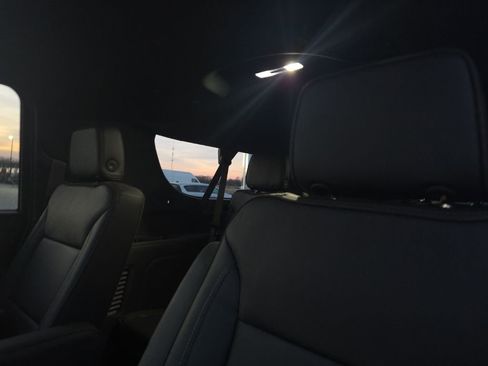 Used 2024 Chevrolet Suburban High Country w/ Advanced Technology Package image 11