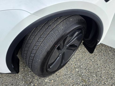 Used 2026 Tesla Model Y AWD image 14