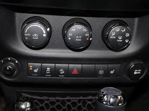 Used 2016 Jeep Wrangler Unlimited Sahara w/ Dual Top Group image 29