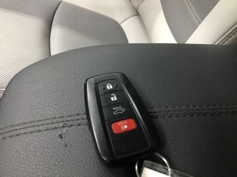 Used 2022 Toyota RAV4 Limited w/ Limited Grade Weather Package AWD/4WD image 10