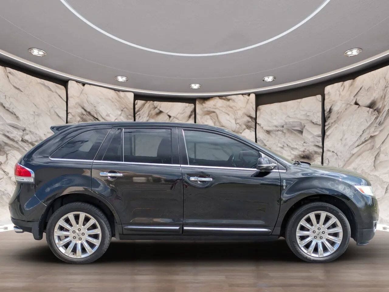 Used 2012 Lincoln MKX AWD image 11