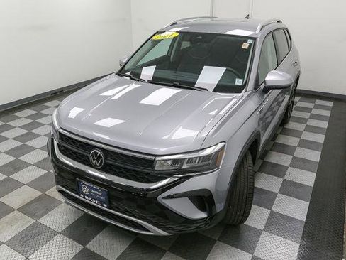 Certified 2024 Volkswagen Taos SE image 9