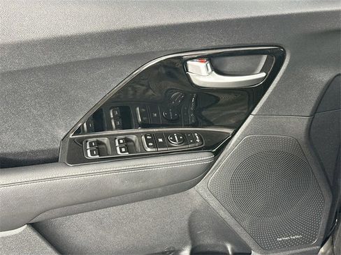 Used 2022 Kia Niro EX w/ Cold Weather Package image 27