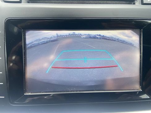 Used 2019 Toyota Highlander LE AWD/4WD image 14