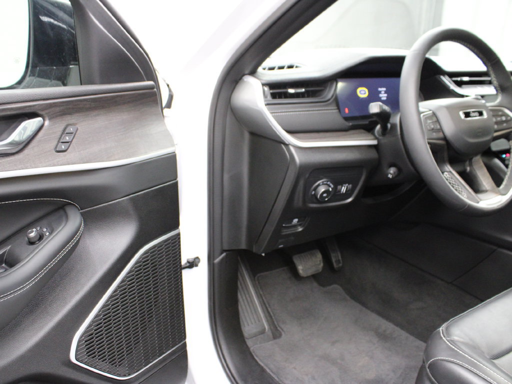 Used 2026 Jeep Grand Cherokee Limited AWD/4WD image 57