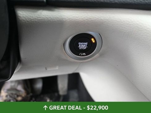 Used 2023 Chrysler Pacifica Touring-L FWD image 47
