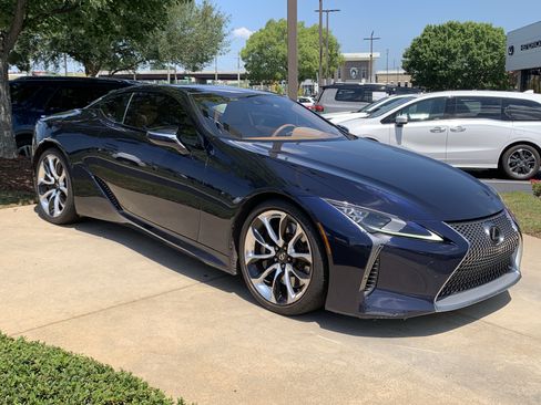 Used 2018 Lexus LC 500 Coupe w/ Sport Package RWD image 2