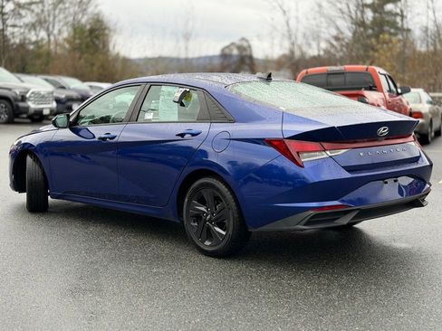 Used 2022 Hyundai Elantra SEL w/ Convenience Package image 3