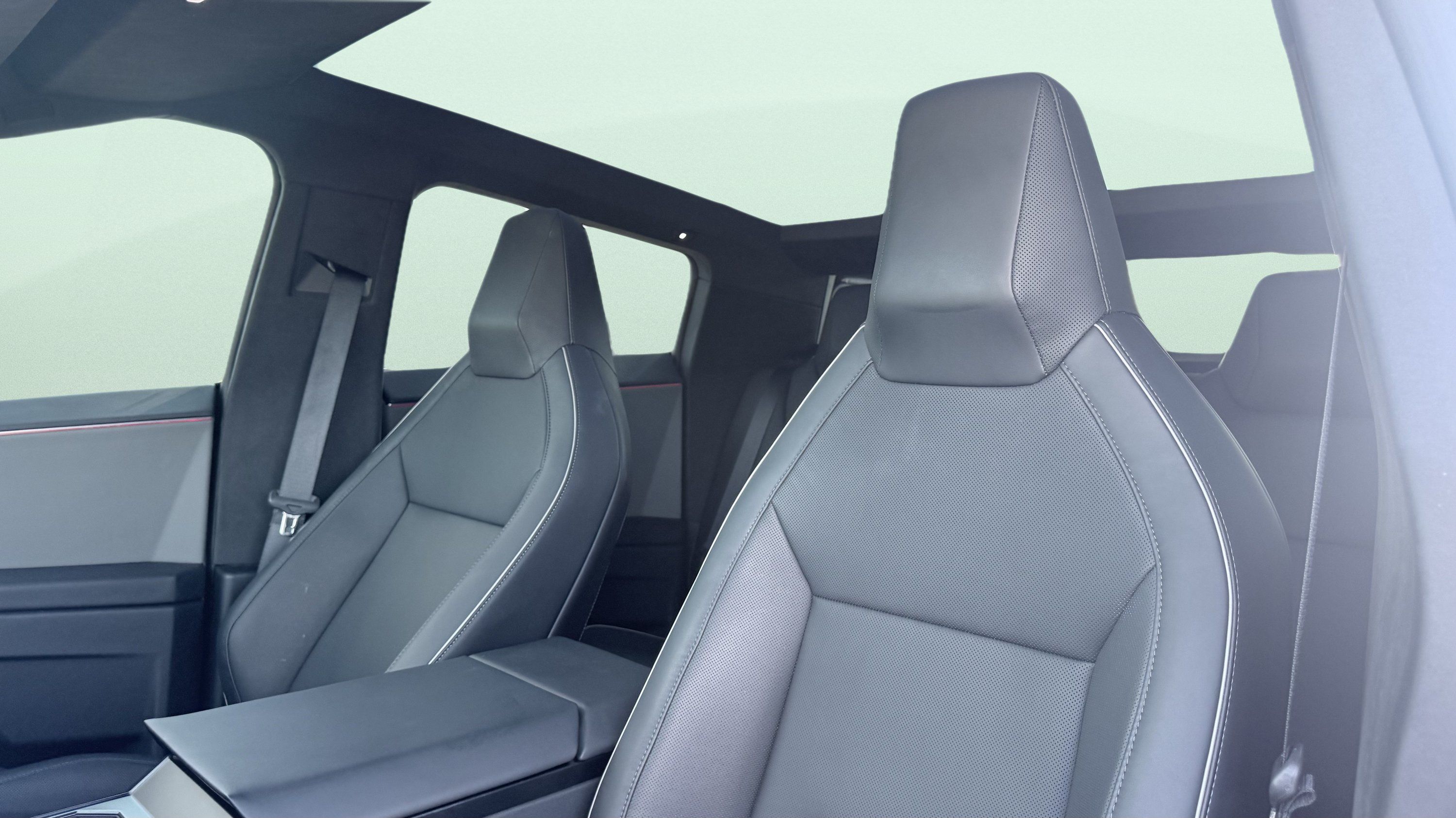 Used 2024 Tesla Cybertruck AWD Crew Cab image 23
