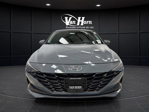 Used 2023 Hyundai Elantra Limited image 12