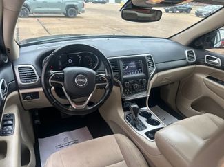 Used 2021 Jeep Grand Cherokee Laredo video 2