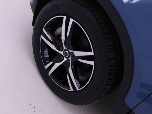 Certified 2024 Volvo XC40 B5 Core image 12