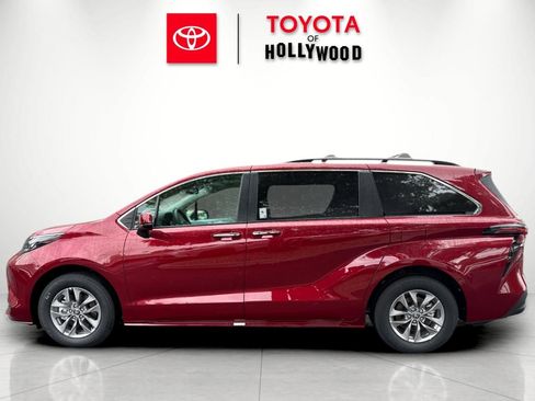 New 2026 Toyota Sienna XLE FWD image 9