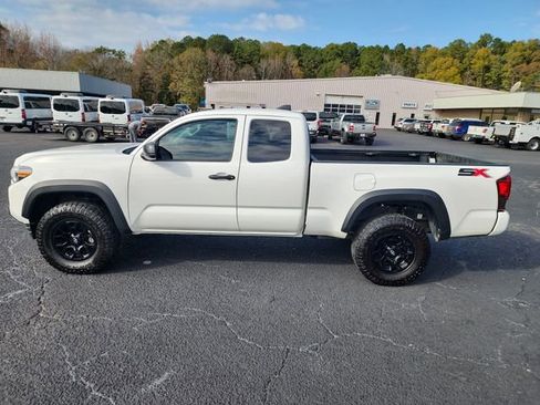 Used 2022 Toyota Tacoma 2WD Access Cab image 2
