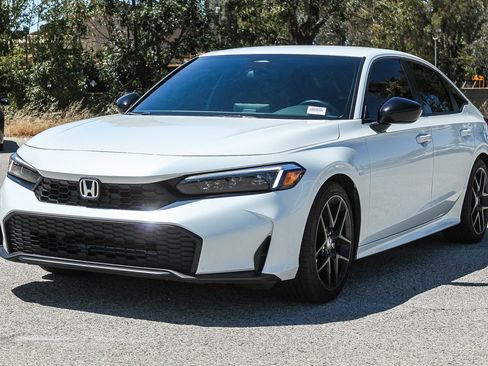 Used 2025 Honda Civic Sport image 3