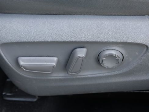 Used 2023 Toyota Highlander XLE FWD image 15