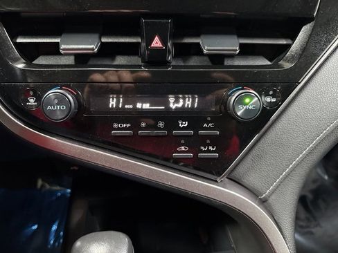 Used 2022 Toyota Camry XSE image 19