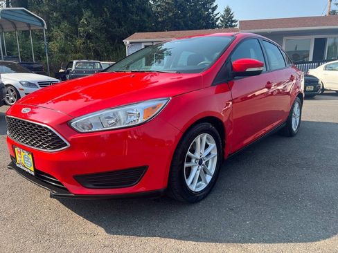 Used 2015 Ford Focus SE FWD image 2