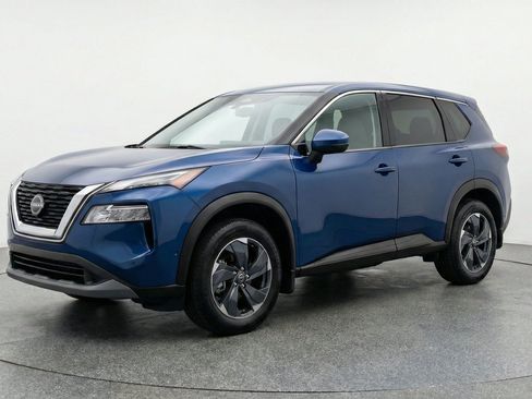 Used 2025 Nissan Rogue SV AWD/4WD image 3
