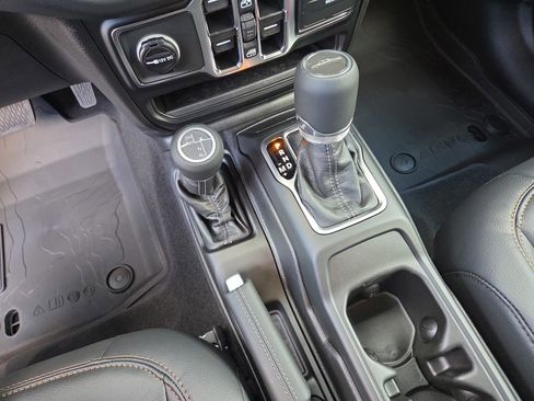 New 2025 Jeep Gladiator Sport image 14