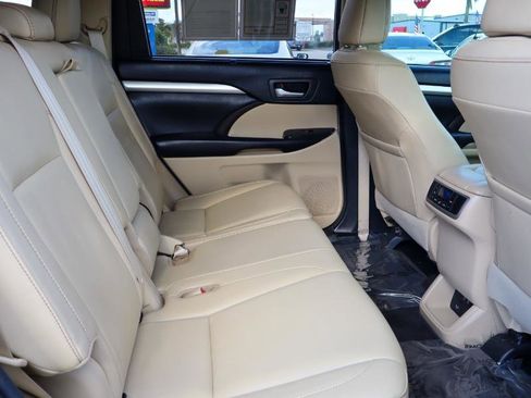 Used 2018 Toyota Highlander XLE image 13