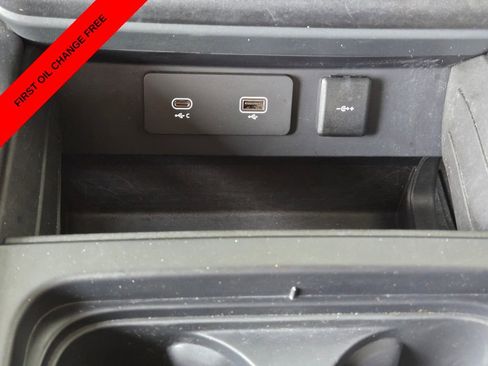 Used 2024 Land Rover Defender 130 X-Dynamic SE image 27