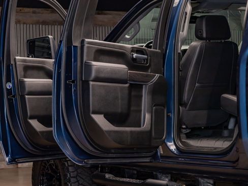 Used 2021 Chevrolet Silverado 2500 LTZ w/ LTZ Plus Package image 31