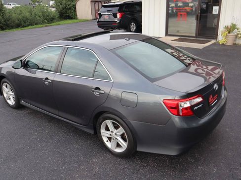 Used 2014 Toyota Camry SE w/ Leather Package FWD image 22