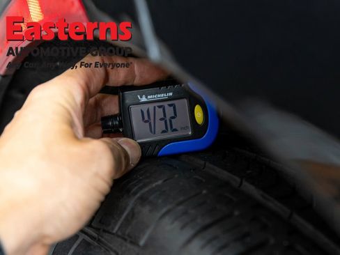 Used 2019 Chrysler Pacifica Touring-L FWD image 28