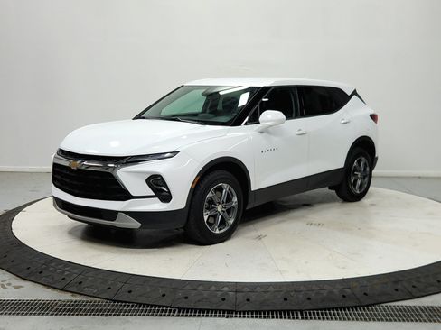 Used 2025 Chevrolet Blazer LT FWD image 4