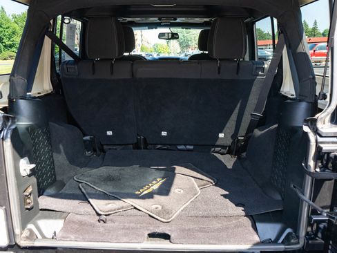 Used 2018 Jeep Wrangler Unlimited Sahara AWD/4WD image 9