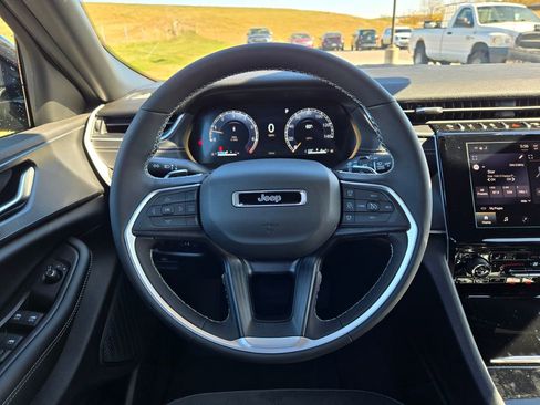 New 2025 Jeep Grand Cherokee Altitude AWD/4WD image 16