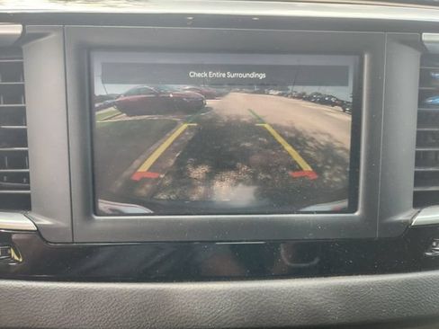 Used 2022 Chrysler Voyager LX FWD image 19