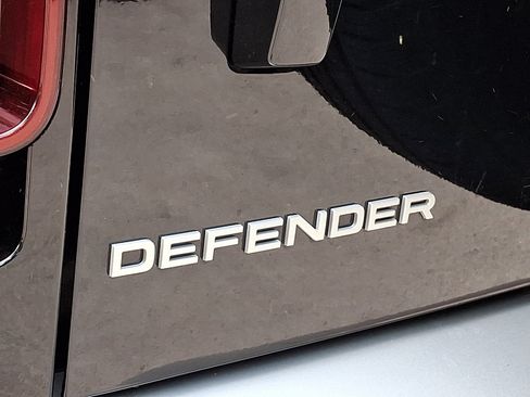 Used 2025 Land Rover Defender 110 S AWD/4WD image 30