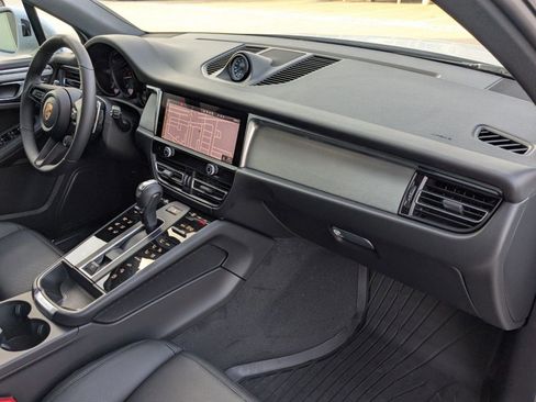 Certified 2026 Porsche Macan AWD/4WD image 26