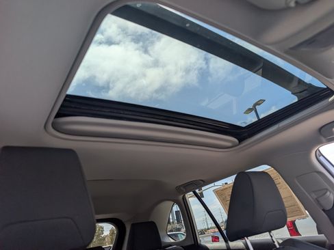 Used 2020 Toyota RAV4 XLE w/ Convenience Package FWD image 3