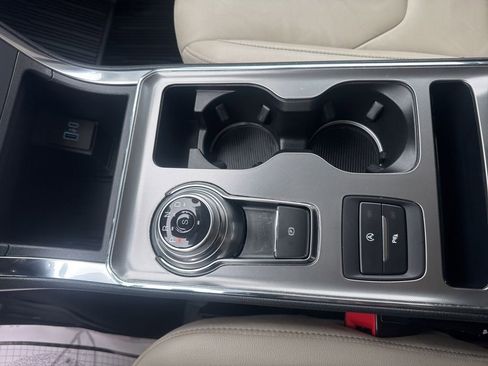 Certified 2022 Ford Edge Titanium w/ Class II Trailer Tow Package image 27