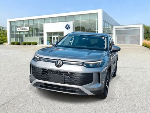 New 2026 Volkswagen Tiguan SE image 2