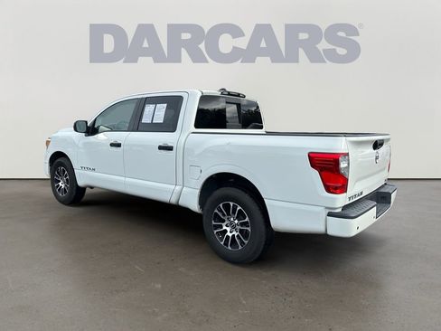 Used 2023 Nissan Titan SV image 5